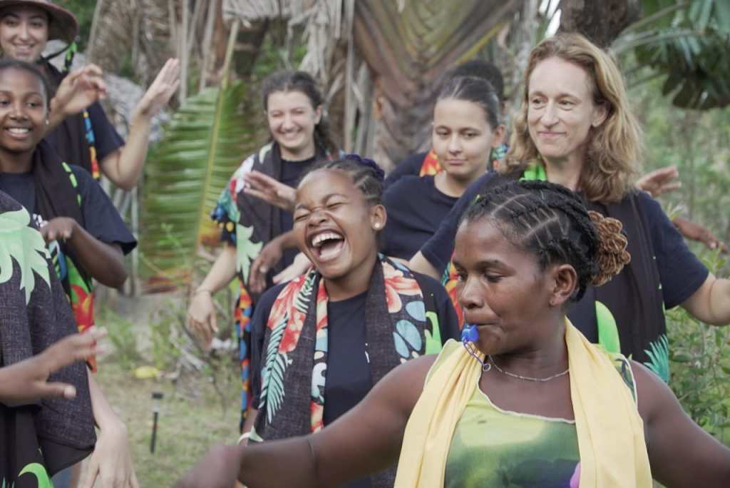 SOUS LE GRAND ARBRE À LITCHIS&nbsp;🌴